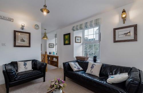 West Looe Casa | Jessamine: Restored fisherman's cottage close to Looe's harbour