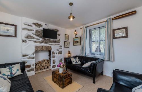 West Looe Casa | Jessamine: Restored fisherman's cottage close to Looe's harbour