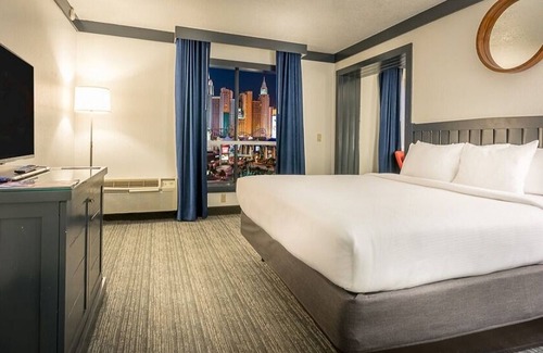 Las Vegas Hotel | Jetted Tub Suite at OYO Las Vegas Hotel & Casino