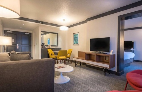 Las Vegas Hotel | Jetted Tub Suite at OYO Las Vegas Hotel & Casino