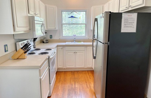 Ocracoke Casa | Jetts House: Dog friendly home in private location