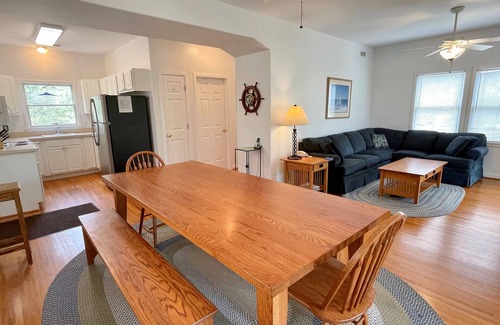 Ocracoke Casa | Jetts House: Dog friendly home in private location
