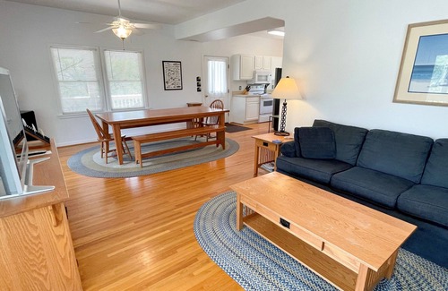 Ocracoke Casa | Jetts House: Dog friendly home in private location