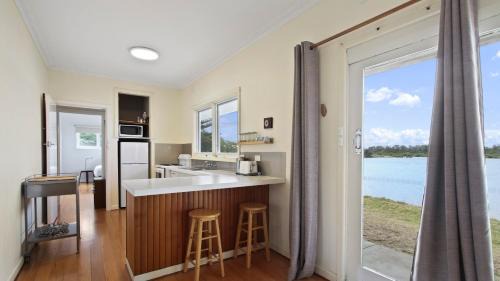 Lakes Entrance Casa | Jetty Road on the Beach