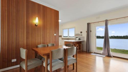 Lakes Entrance Casa | Jetty Road on the Beach