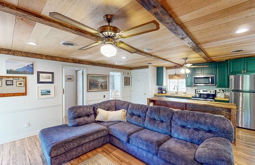 Huddleston Cabaña | Jewelbox Cottage - Lakefront home with fireplace, private dock, canoe & SUPs