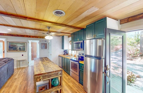 Huddleston Cabaña | Jewelbox Cottage - Lakefront home with fireplace, private dock, canoe & SUPs