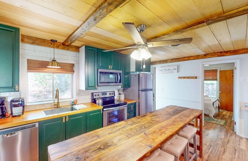 Huddleston Cabaña | Jewelbox Cottage - Lakefront home with fireplace, private dock, canoe & SUPs