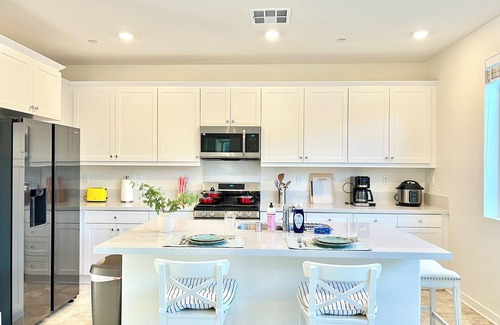 Westmont Casa | Jie's Choice — Luxury New 4b3b Pomona Hideaway