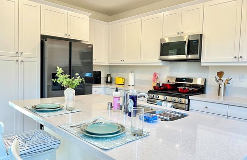 Westmont Casa | Jie's Choice — Luxury New 4b3b Pomona Hideaway