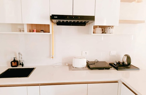 Vrindavan Apartamento | Jigyasa Comfy Studio in Vrindavan near Bankebihari Prem Mandir AC Balcony kitchn