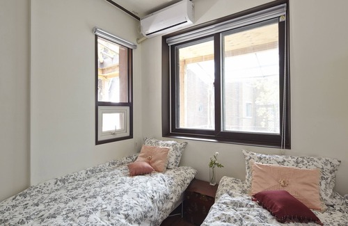 Yongsan-gu Casa | Jiwoljang Guest House