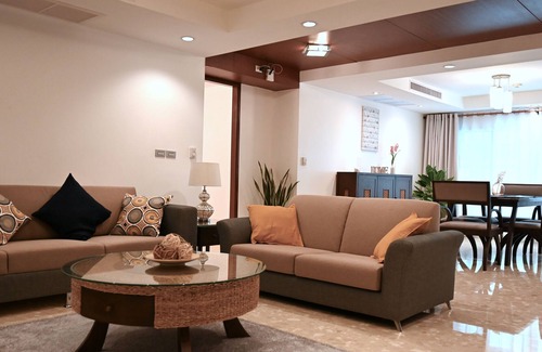Nana Apartamento | JJ SUITES · Nueva y amplia renovación 3BR / 6Pax Central BKK Nana BTS