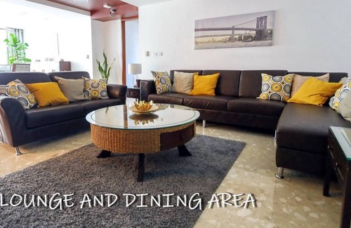 Nana Casa | JJ SUITES · Amplia suite Renov @ ted 3BDR / 6 Per, vida nocturna Soi 11