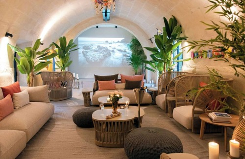 Paradou Cama Y Desayuno | JKMoulin : Where history meets luxury ! Built in 1679 , restored in 2021/2022