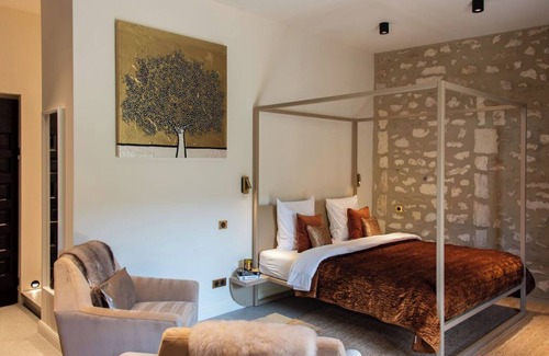 Paradou Cama Y Desayuno | JKMoulin : Where history meets luxury ! Built in 1679 , restored in 2021/2022