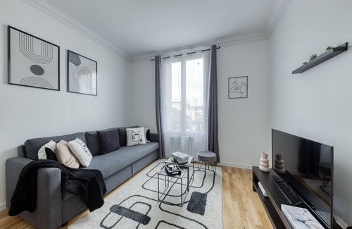 La Courneuve Casa | JO 2024 - House 12 persons / Subway + Train station / Private parking lot / St de France