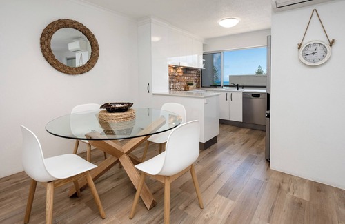 Moreton Bay Region Apartamento | Joanne Apartments-2 bedroom apartment with sea views from your balcony