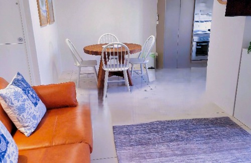Moreton Bay Region Apartamento | Joanne Apartments - ocean views from ground floor modern apartment.
