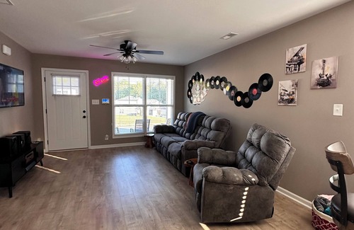 Clarksville Casa | Joe's Retreat: A charming 3-bedroom house in welcoming Clarksville