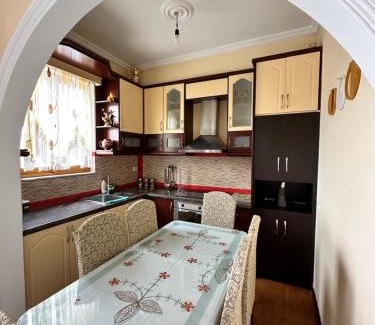 Qafe e Gjashtes Apartamento | Joen Apartment 3