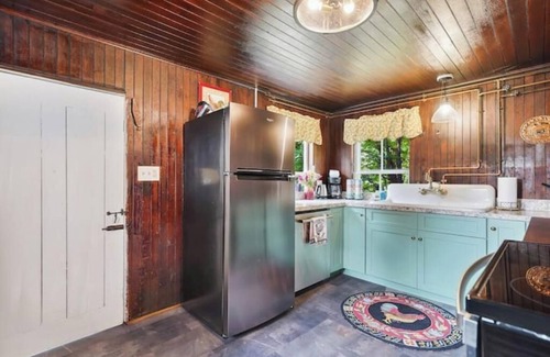 South Glastonbury Otro | John Hollister home on the farm