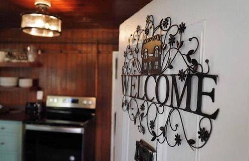 South Glastonbury Otro | John Hollister home on the farm