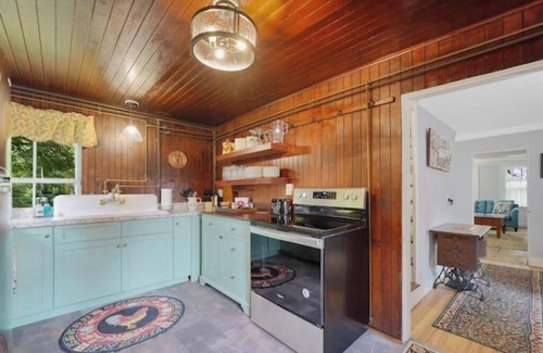 South Glastonbury Otro | John Hollister home on the farm