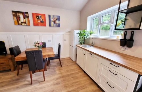 Headington Cabaña | John Radcliffe Willow Cottage Free parking, 7 minutes from the heart of the city