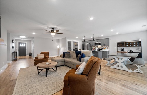 Clarksville Casa | John's Place (1365 Isaiah Drive)