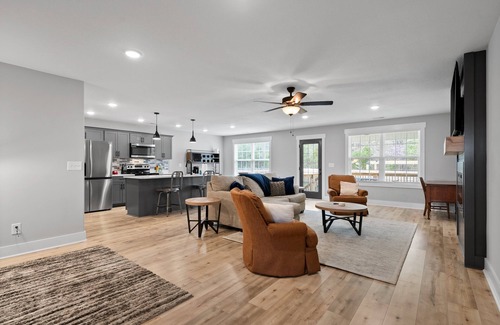 Clarksville Casa | John's Place (1365 Isaiah Drive)