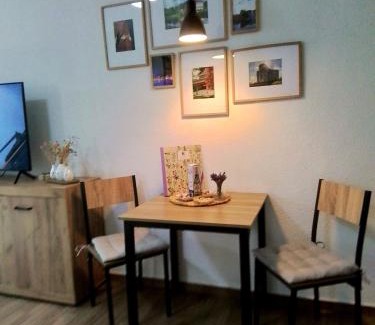Cottbus Apartamento | Johnis FeWo, Nähe Stadtzentrum - Uni in sehr ruhiger Lage mit Terrasse und eigenem Parkplatz