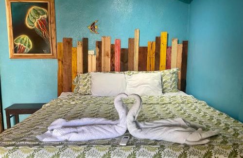 Monterrico Hotel | Johnnys Place Hotel