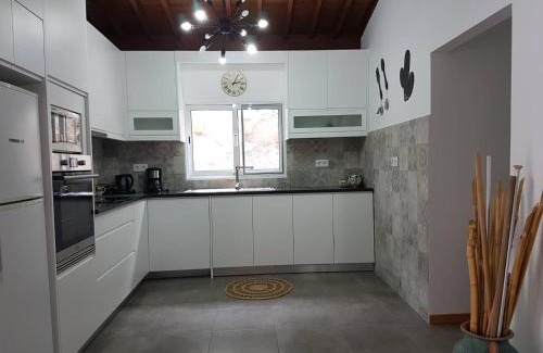 Mosteiros Casa | Join our relaxed house near the beach - Mosteiros