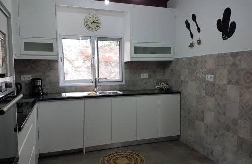 Mosteiros Casa | Join our relaxed house near the beach - Mosteiros