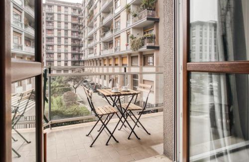 Ponte Seveso Apartamento | JOIVY Beautiful and modern apartment with 2 balconies