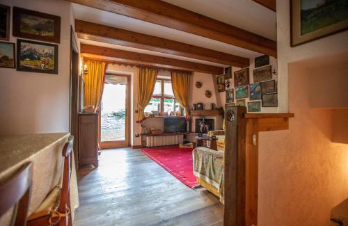 Dolonne Apartamento | JOIVY Big Flat for 6 with Backyard and Parking in Courmayeur
