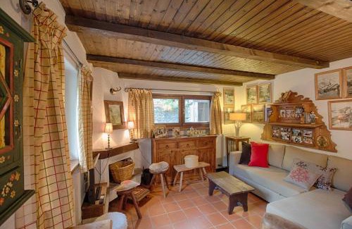 Dolonne Apartamento | JOIVY Idyllic Flat for 7 with Free Parking Close to Ski Lift