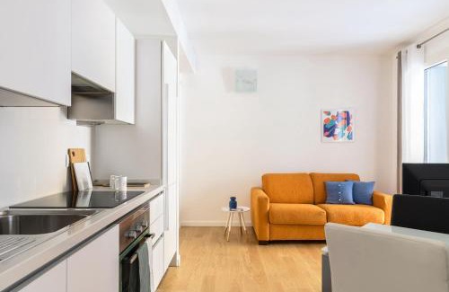 Centro Direzionale Apartamento | JOIVY Sunny 1-bed flat with balcony