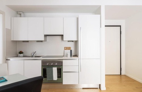Centro Direzionale Apartamento | JOIVY Sunny 1-bed flat with balcony