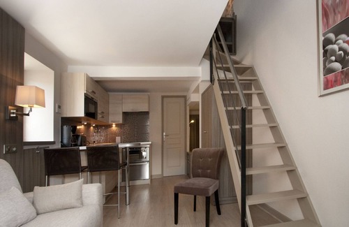 Nuits-Saint-Georges Apartamento | Musigny-Dúplex-Ciudad-Baño Privado-Vista a la Ciudad