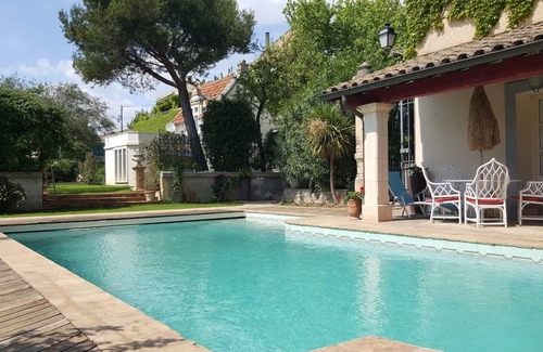 Plaissan Apartamento | Joli Appartement en Bord de Piscine, Dans un Domaine Clos et Paisible