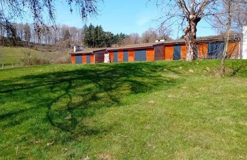 Saint-Remy-Sur-Durolle Casa | Joli Gîte Fushia Au Bord Du Lac