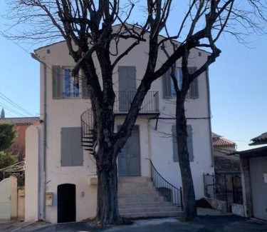 Lambesc Apartamento | Joli studio centre village