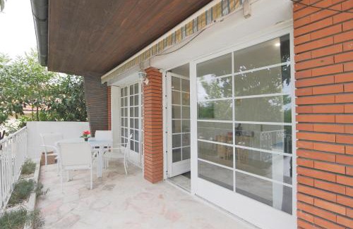 Tremblay-en-France Apartamento | Joli T2, Terrasse et Jardin, Idéal pour familles, à 15 min de l'aéroport Roissy CDG