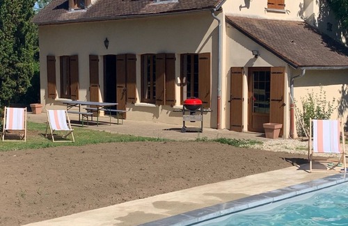 Saint-Sauveur-en-Puisaye Casa | Jolie Maison de 8 Personnes Piscine Privée Chauffée Calme
