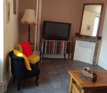 Accolay Apartamento | Jolie maison de Potier