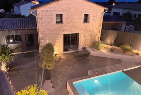 Saint-Gelais Casa | Jolie maison en pierres avec piscine et parking