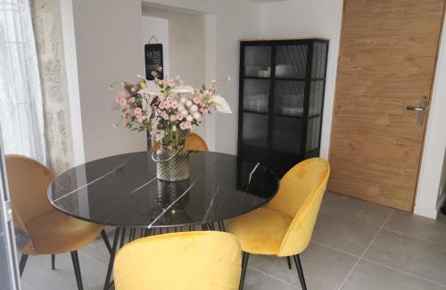 Saint-Gelais Casa | Jolie maison en pierres avec piscine et parking