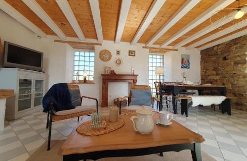 Guisseny Casa | Jolie maison en pierre avec grand jardin pour 6